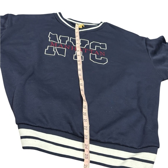 NYC Manhattan Court Favorite navy blue v-neck sweatshirt. Size large stripes - Picture 3 of 8
